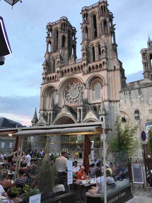 Suite De Charme Au Pied De La Cathedrale Laon Exterior photo